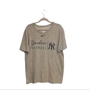 Nike New York Yankees T-Shirt Size X-Large